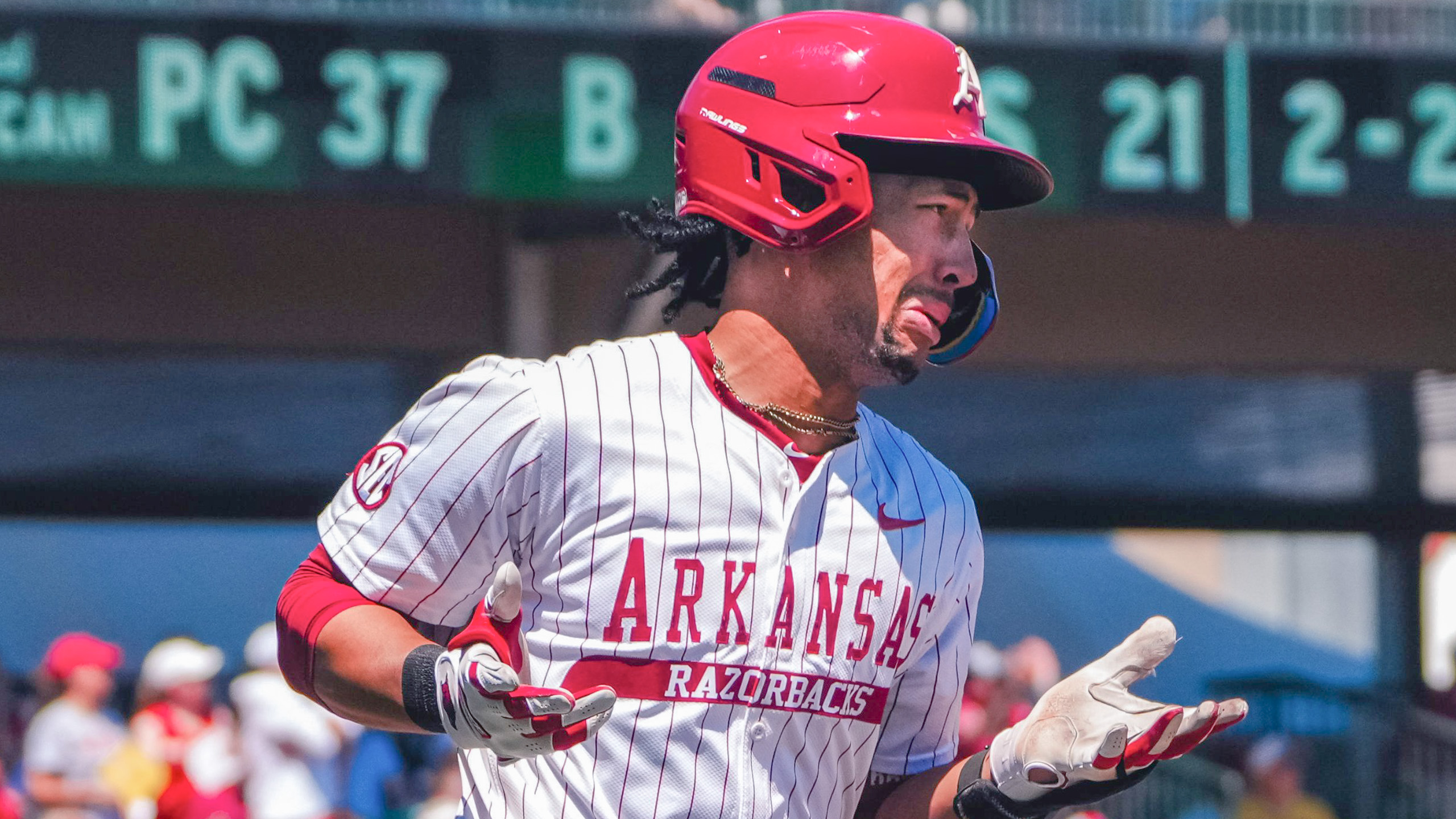 Razorbacks rally past Oklahoma with seven-run eighth to clinch series