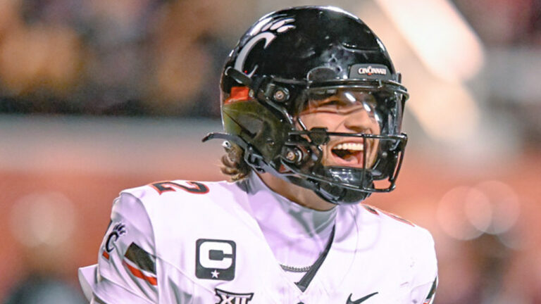 Cincinnati Bearcats quarterback Brendan Sorsby (2) reacts with frustration after an incomplete pass during a game against the Utah Utes