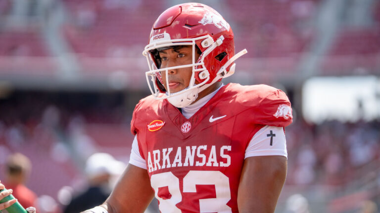 Arkansas Razorbacks tight end Jaden Platt in game against North Alabama