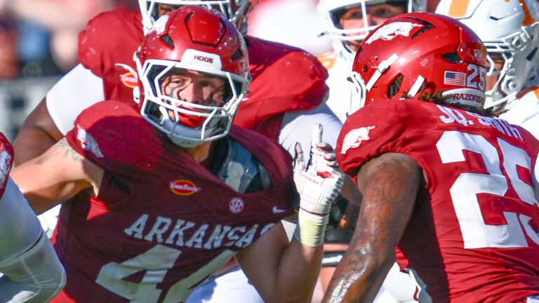 Arkansas Razorbacks linebacker Ben Bogle and defensive players against the Tennessee Volunteers at Razorback Stadium