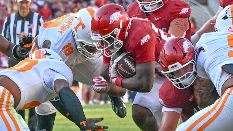 Arkansas Razorbacks running back Cam Settles runs inside during game against the Tennessee Volunteers at Razorback Stadium